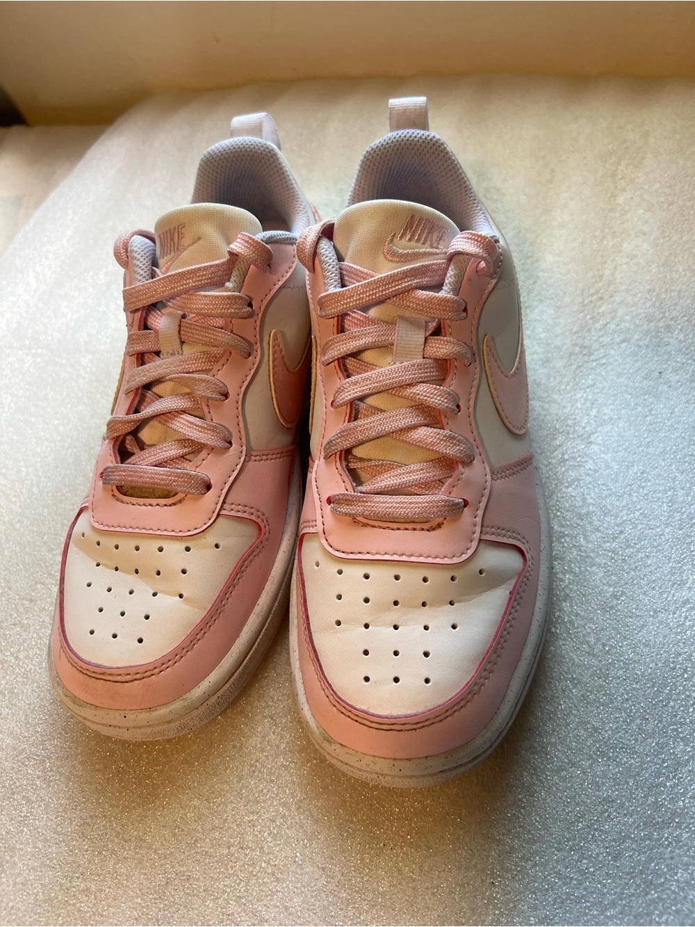 Nike shoes Girls Pink and White Low-Top Trainers size 3.5